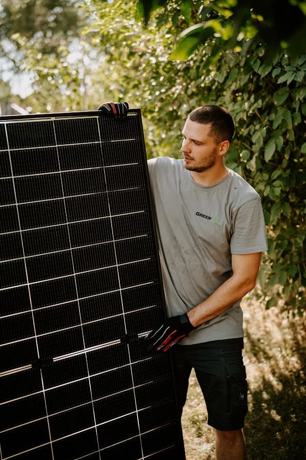 Meta Ads für Solarteure 2026: Budget, CPL und Creatives für PV-Anfragen