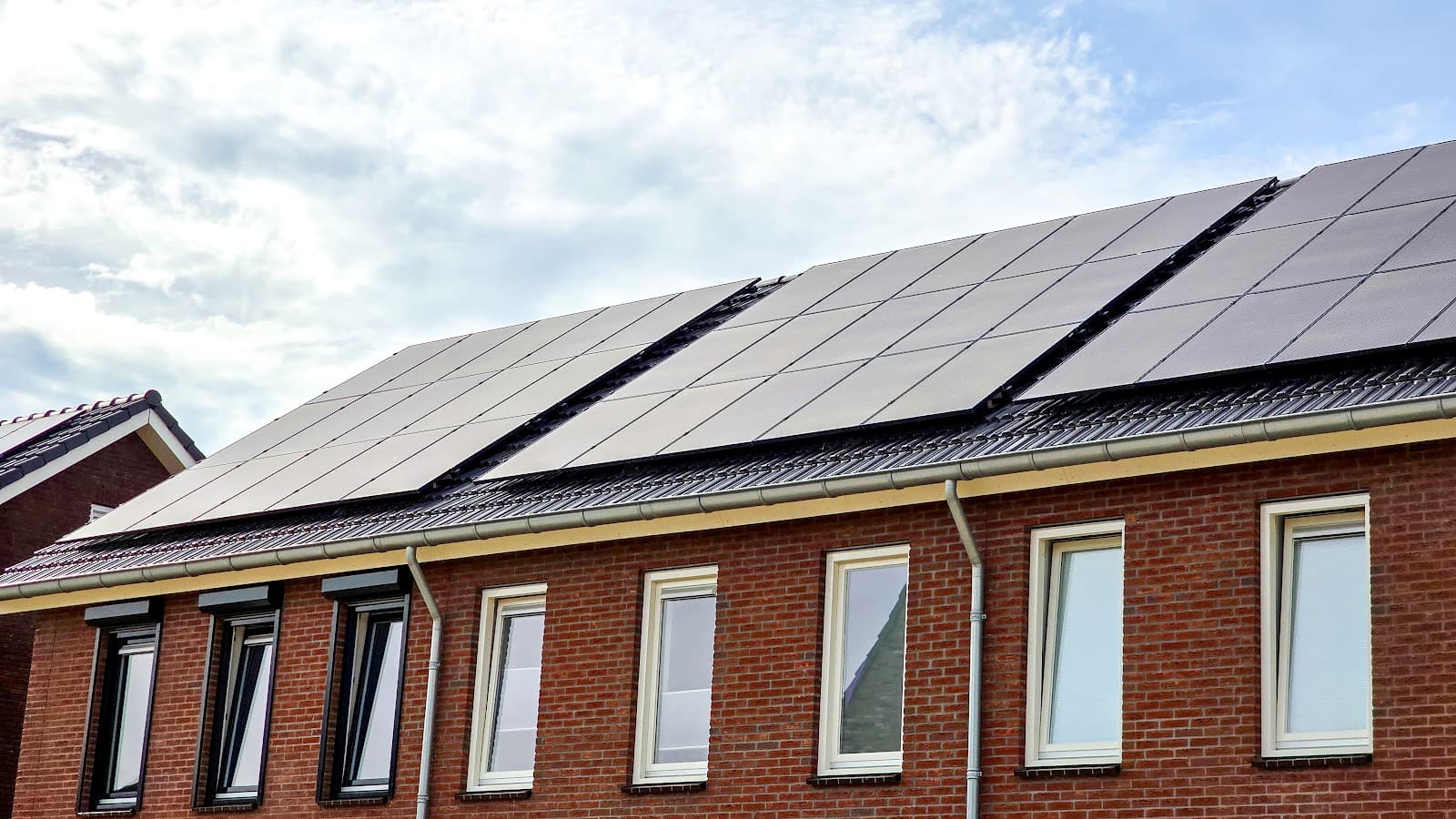 PV Leads selbst generieren oder kaufen? Die Make-or-Buy-Rechnung