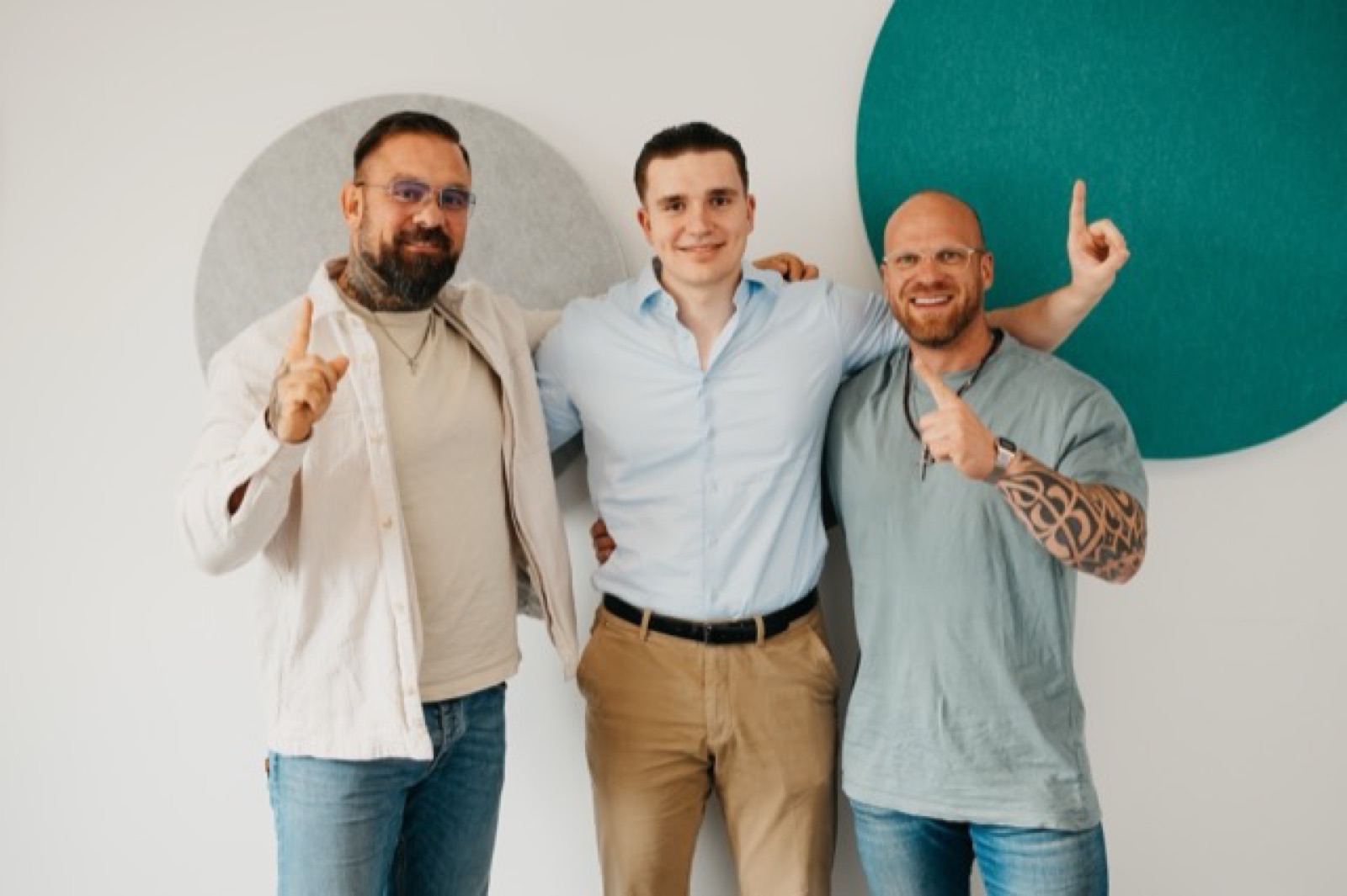 Jonathan Plum mit Partnerbetrieben im Anfragenfluss-Office